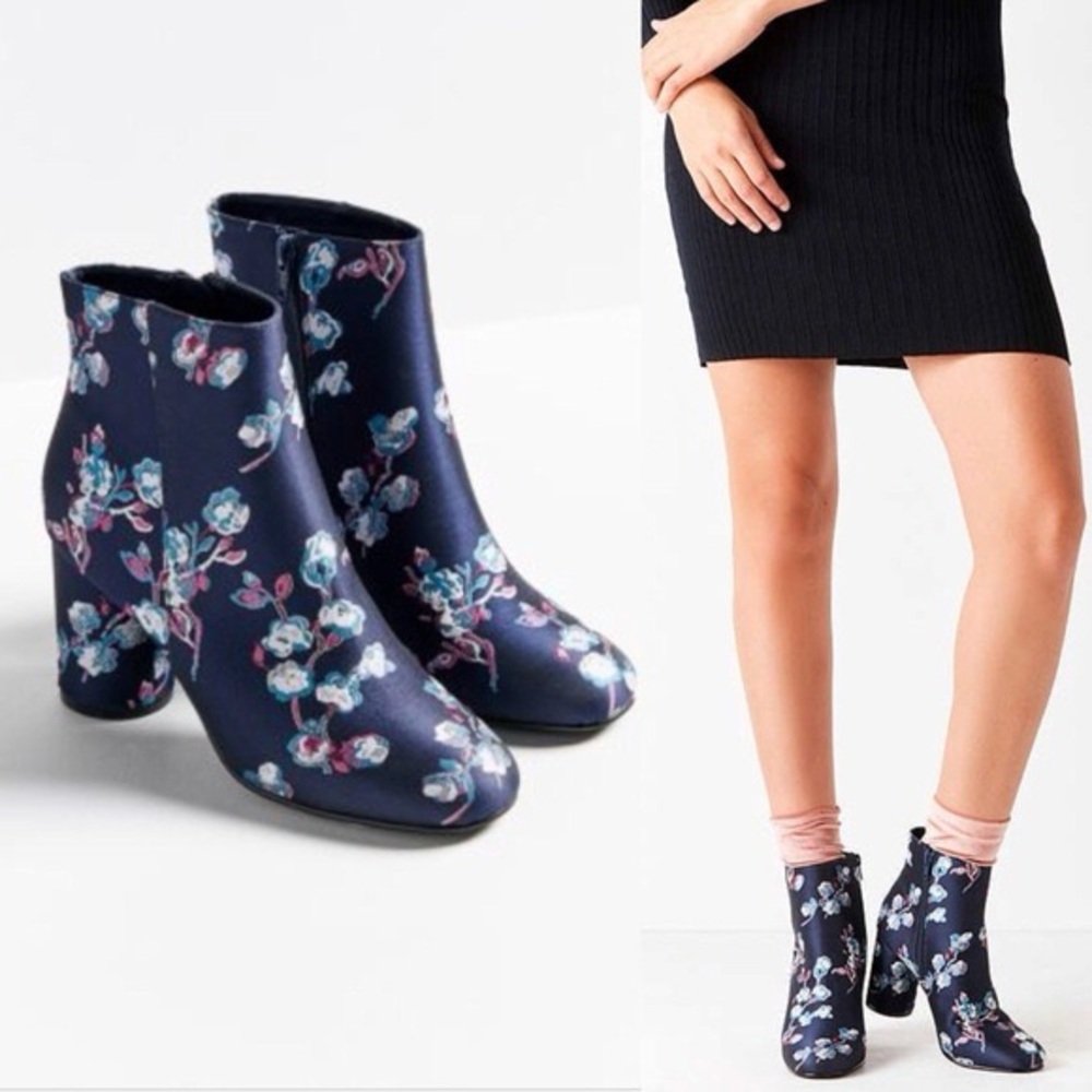 Urban Outfitters Juliet Floral Jacquard Ankle Round Block Heel Boot Navy Blue - Picture 4 of 8